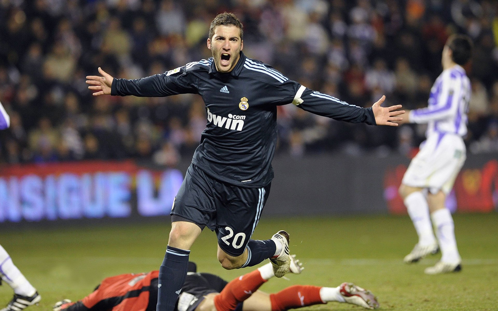 奥预赛中国青年队出战 球迷现场支持不断，中国青少年奥林匹克竞赛官网